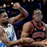 Capela et les Hawks ont renversé Chicago dans le dernier quart jeudi KEYSTONE/EPA/ERIK S. LESSER